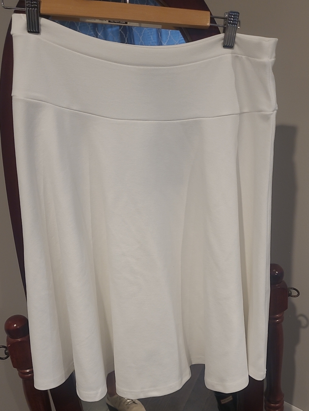 Aleeza Paris Size L WHITE SKIRT